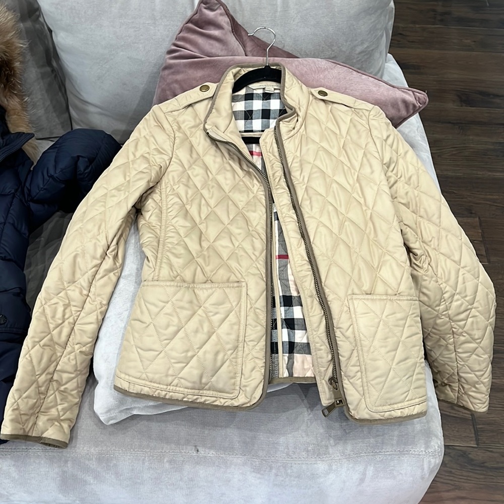 BURBERRY TAN COAT! PERFECT FOR SPRING